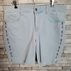 NYDJ floral embroidery Size 12‎ Jean Shorts